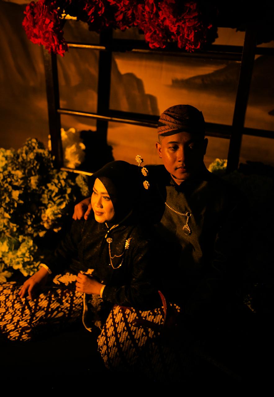 Detail tangan pasangan pengantin